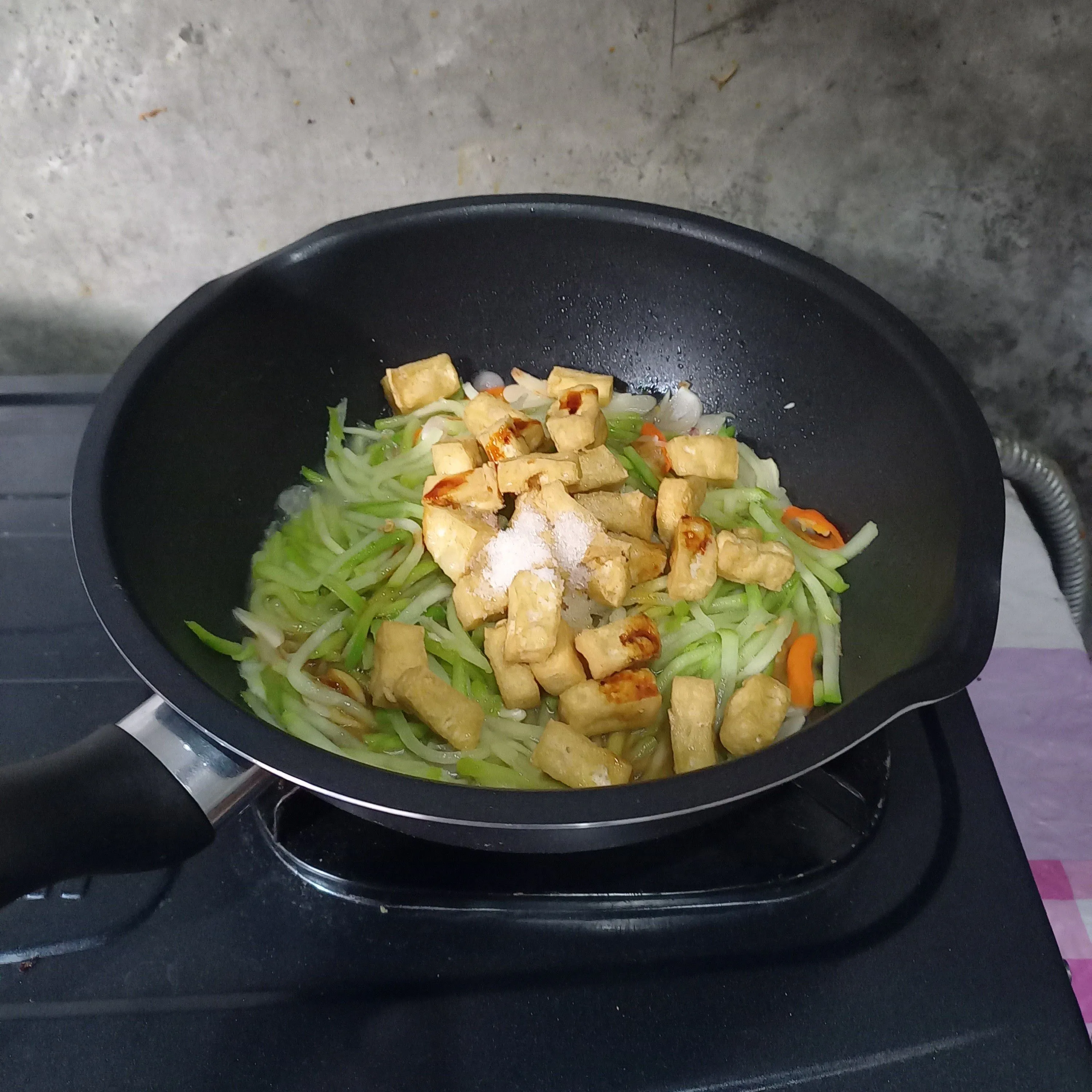 Step 5 Tumis Labu Siam dan Tahu Putih