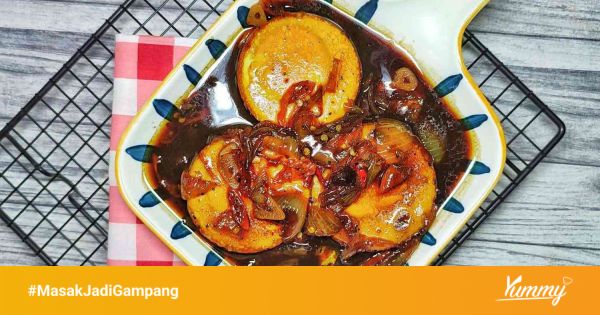 Telur ceplok 3 saos dalam mangkuk saji