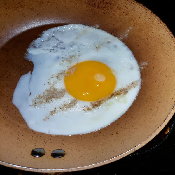 Bumbui dengan sedikit garam dan lada bubuk. Angkat.