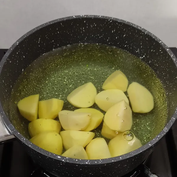 Rebus kentang 15-20 menit.