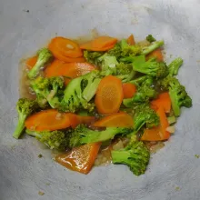 Aduk sampai rata sambil koreksi rasa sesuai selera. Angkat dan sisihkan.