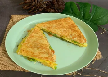 Sandwich Telur Dadar Spesial