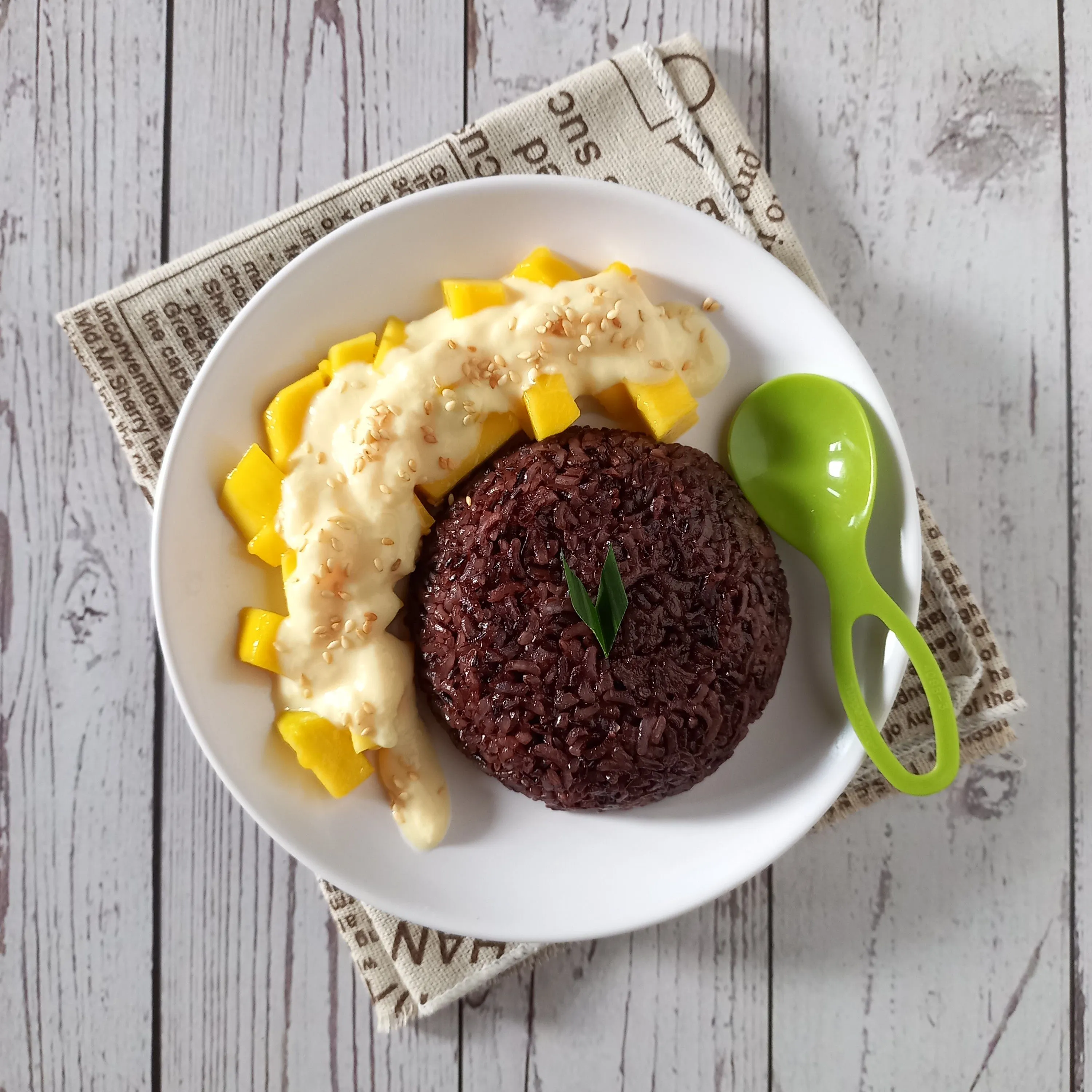 Step 6 Mango Yogurt Black Sticky Rice