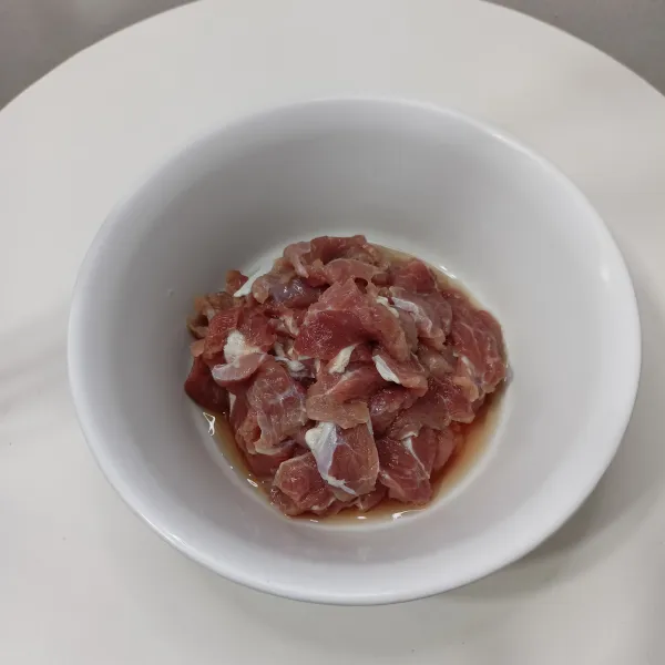 Iris tipis daging sapi.