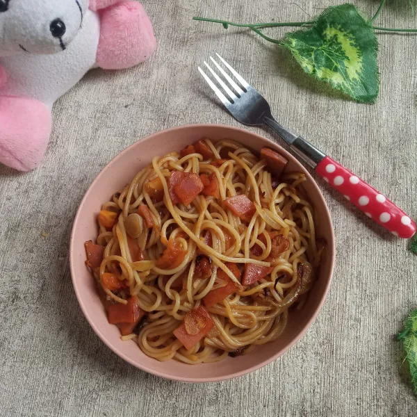 Pindahkan ke wadah saji atau kotak bekal.