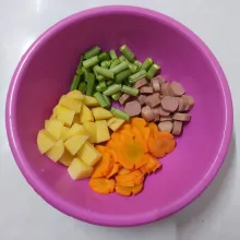 Siapkan semua bahan isian.