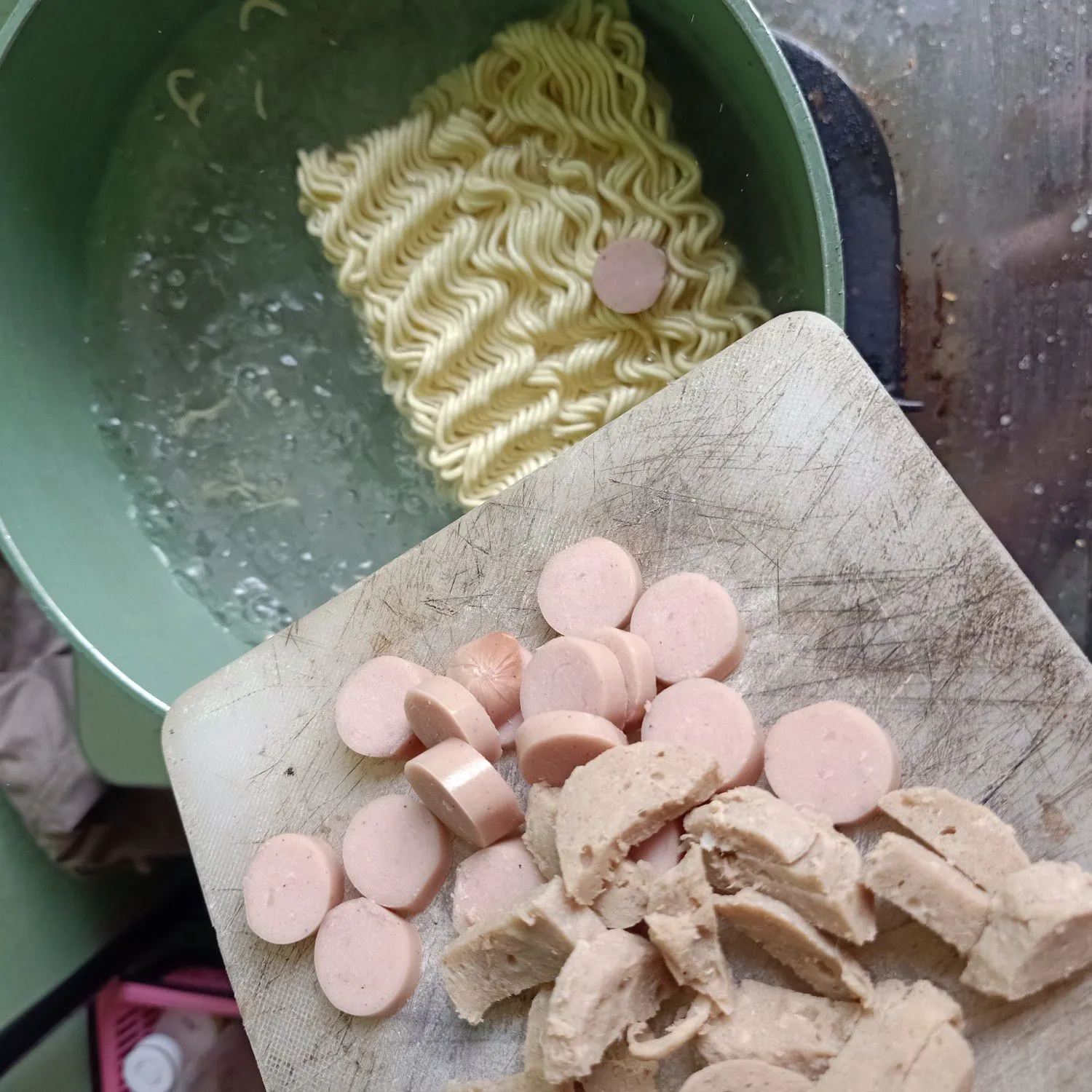 Step 4 Lunch Box Mie Dog Telur Sosis Bakso