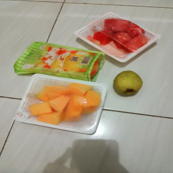 Siapkan buah-buahan dan jeli