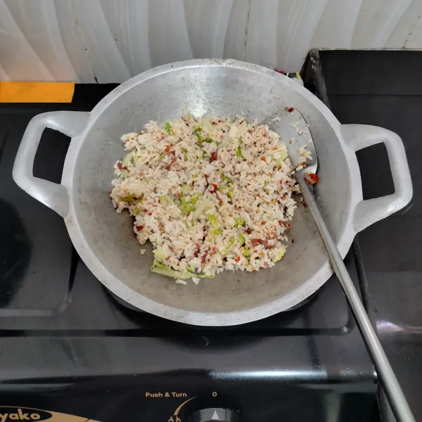 Masak hingga nasi tanak. Lalu angkat.