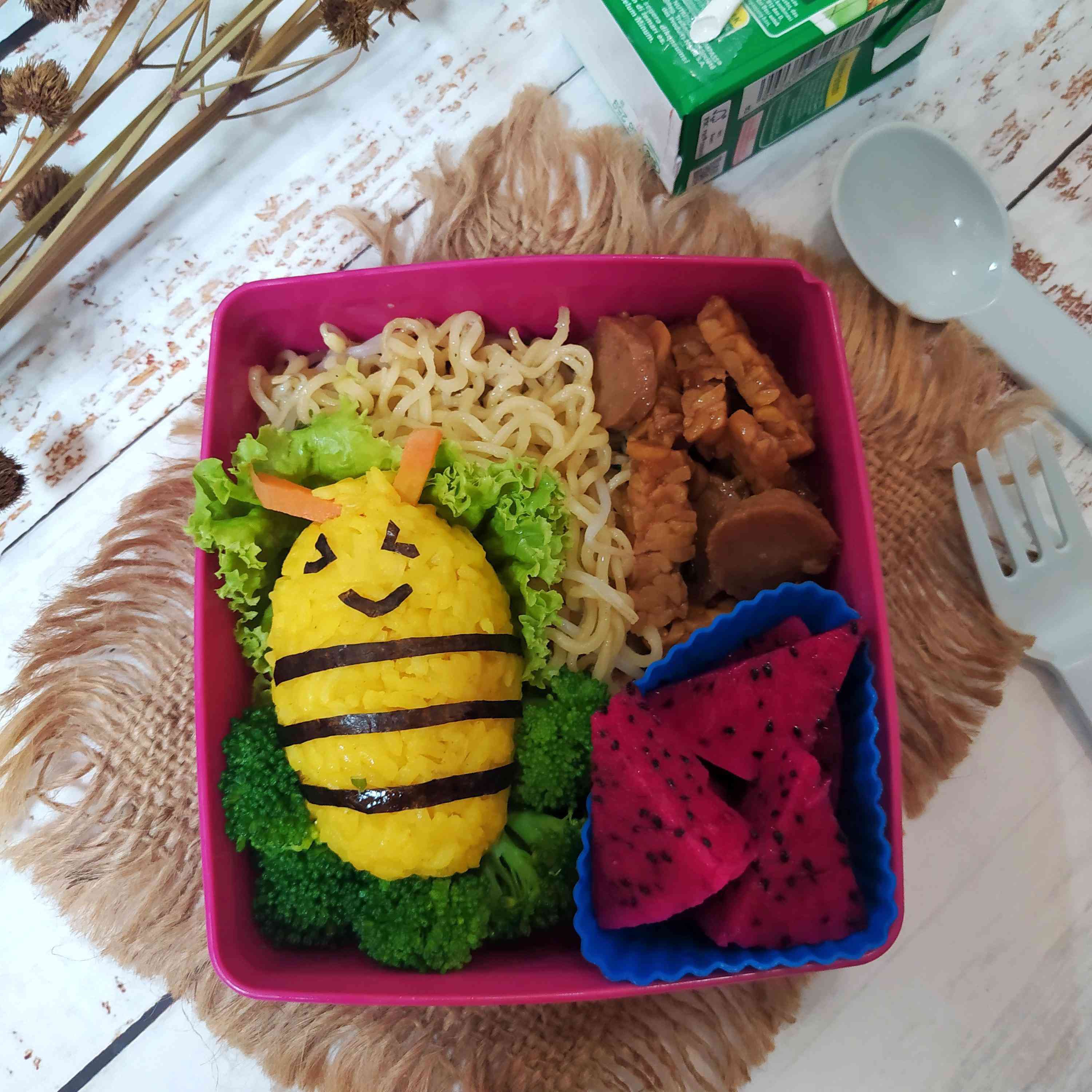 Resep Bento Lebah #MISIHARIANAKNASIONAL Sederhana Rumahan di Yummy App