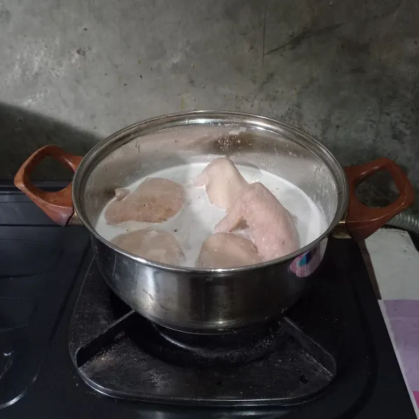 Tambahkan bumbu halus.