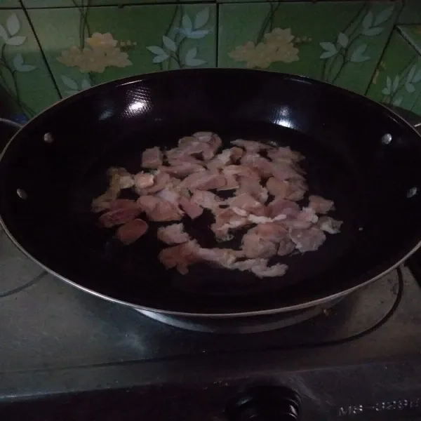 Rebus daging hingga matang.