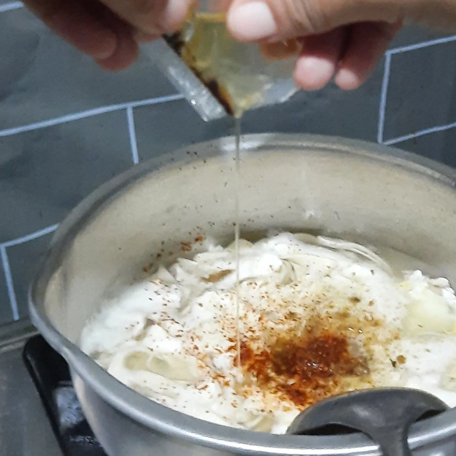 Step 4 KWETIAU KUAH TELUR