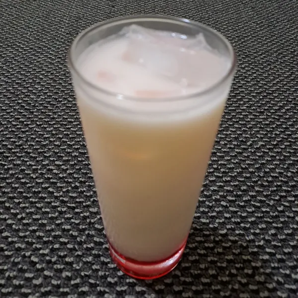 Lalu masukkan 75 ml susu putih cair