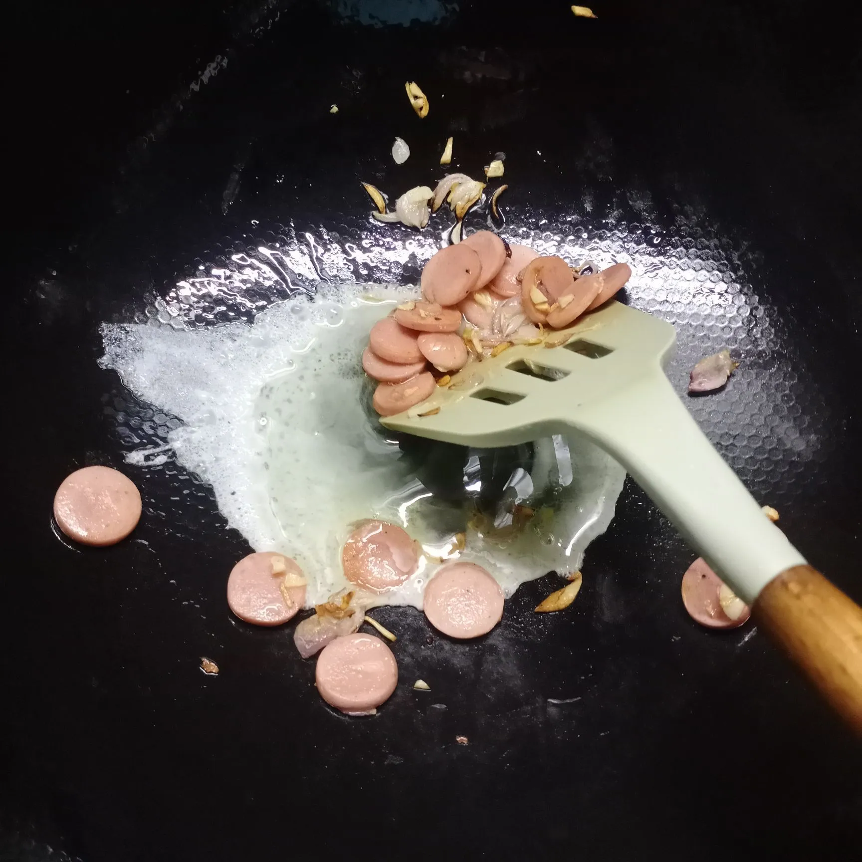 Step 4 Nasi Goreng Sosis Telur Bumbu Iris