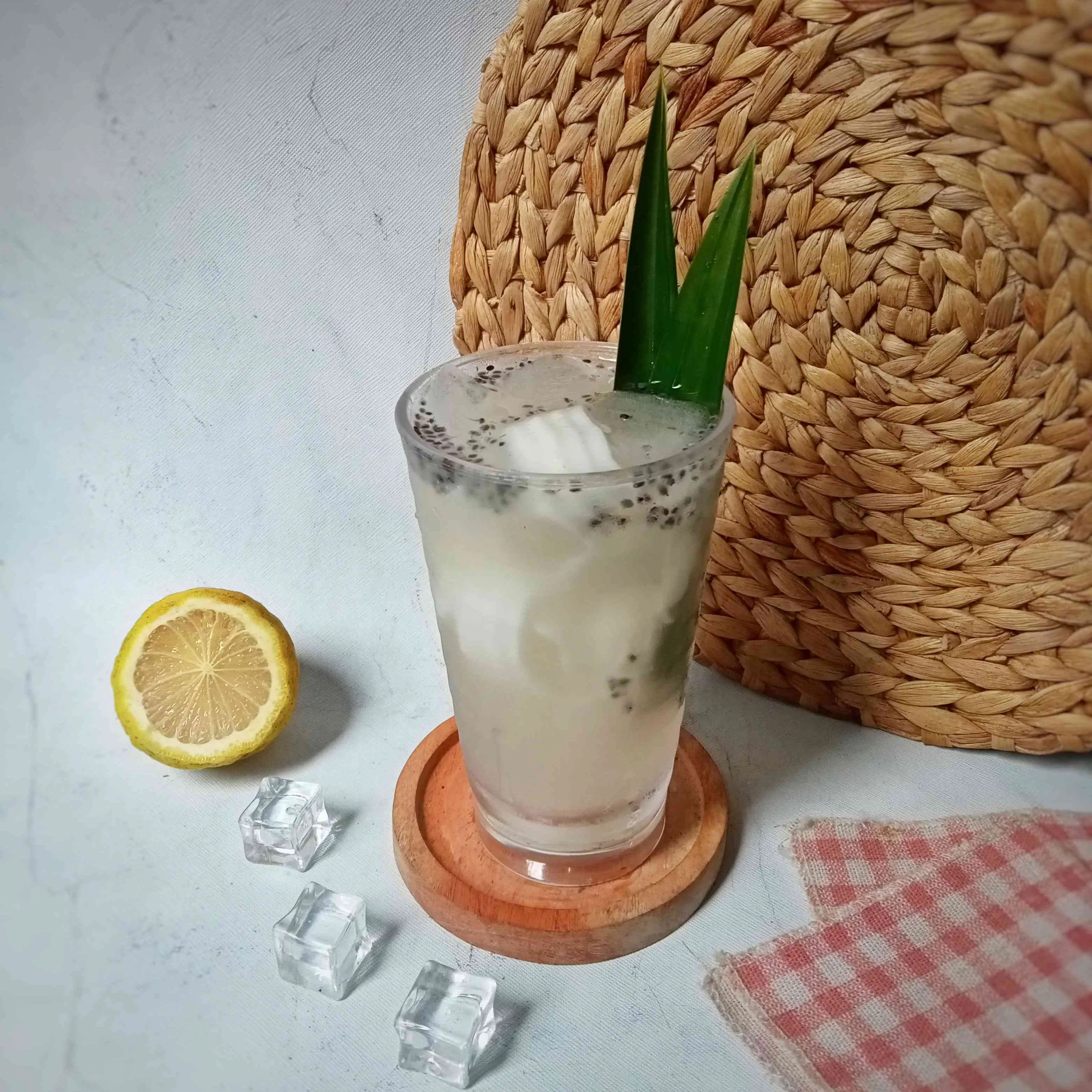 Es Kelapa Muda Lemon Pandan