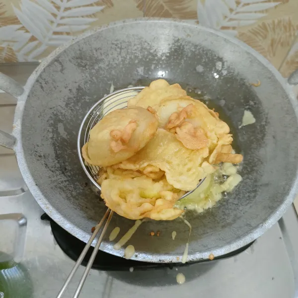 Angkat dan tiriskan.