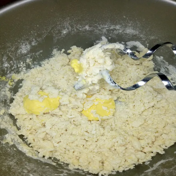 Setelah selesai masukkan margarin dan garam.