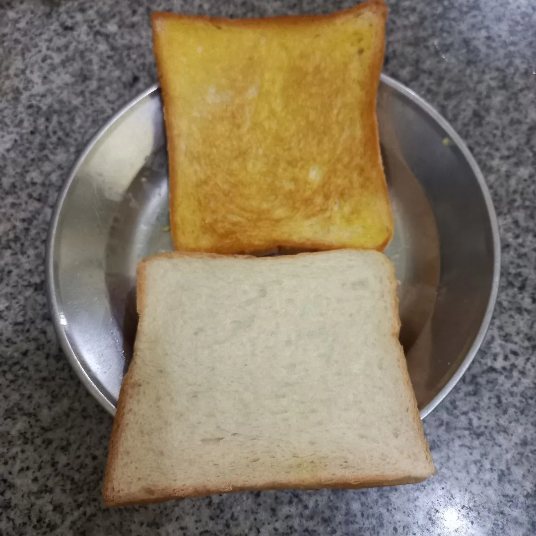 Step 3 Roti Panggang Jasuke