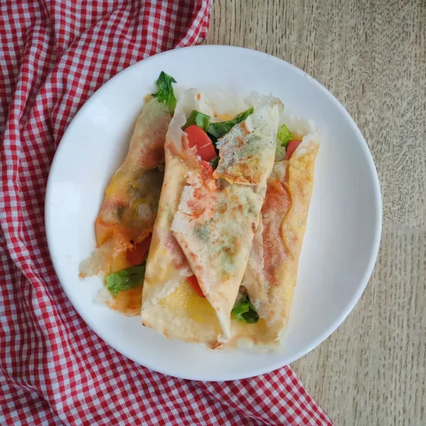 Lakukan berulang hingga telur habis, sajikan.