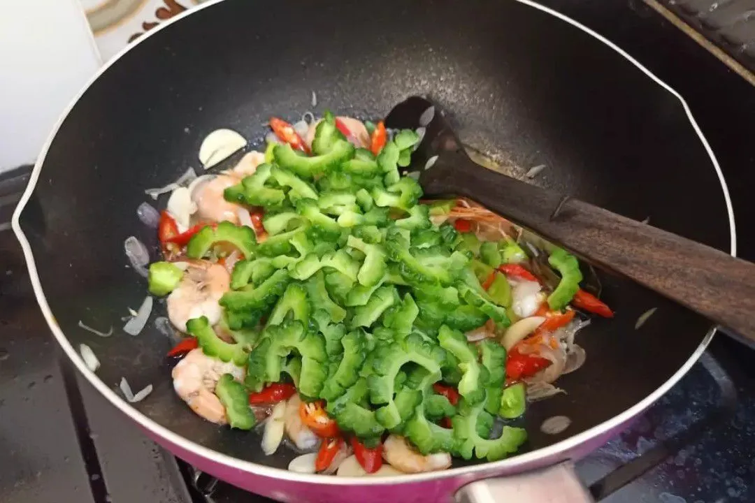 Step 5 Tumis Pare Udang