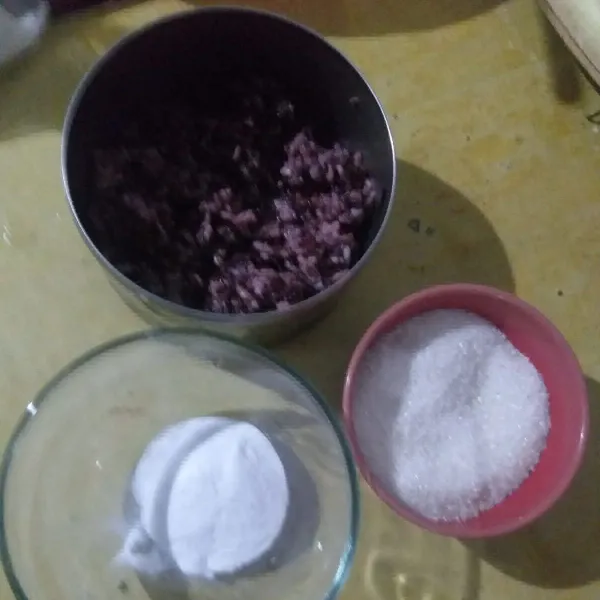 Siapkan semua bahan puding.