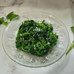 Salad Bayam Korea (Sigeumchi Namul)