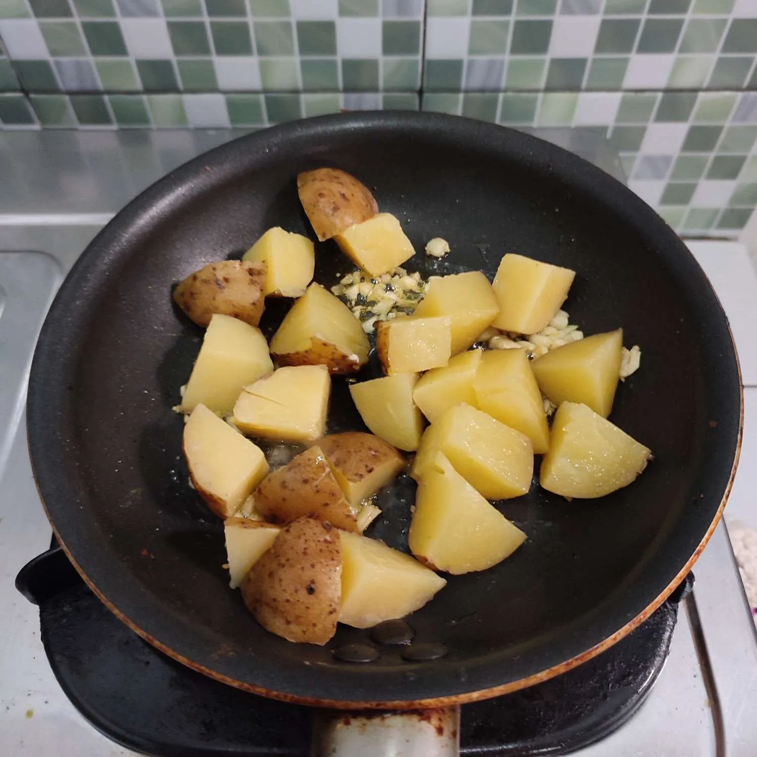 Step 4 Ide Bekal Anak Potato Garlic Butter