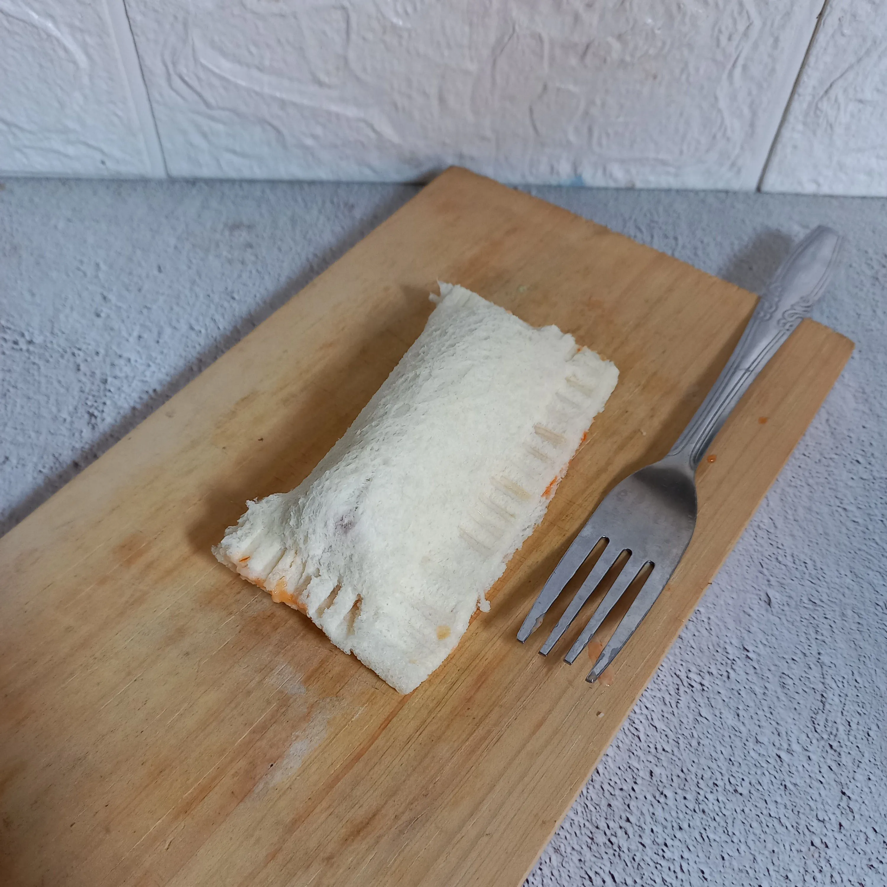 Step 4 Roti Isi Sosis Mayo