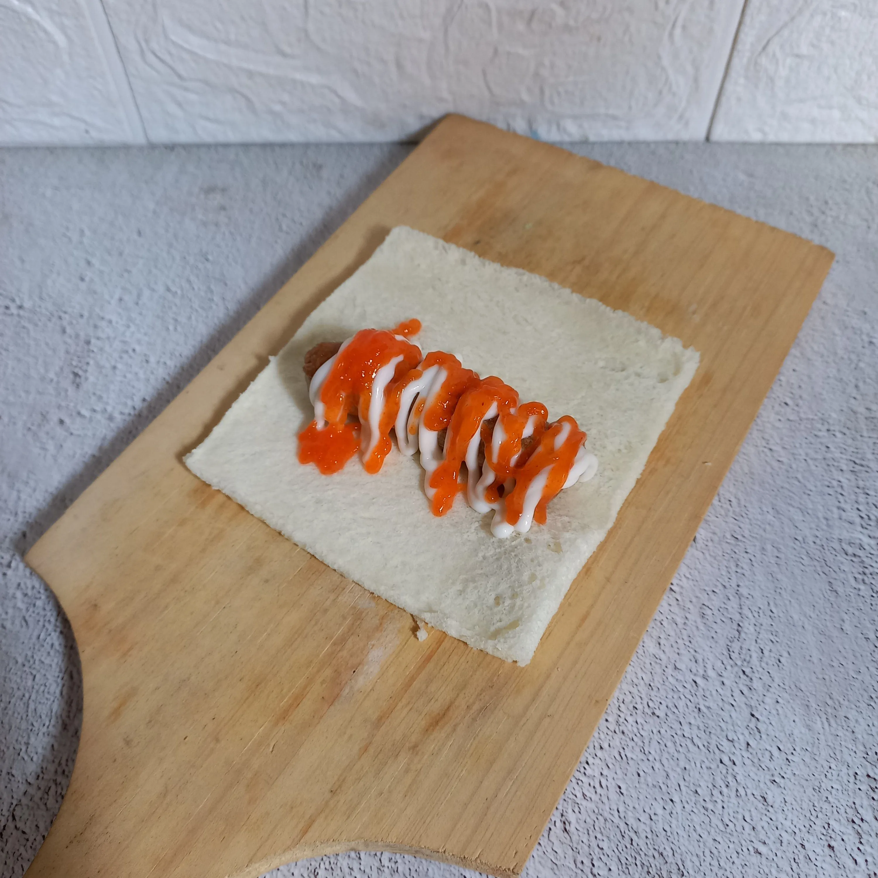 Step 3 Roti Isi Sosis Mayo