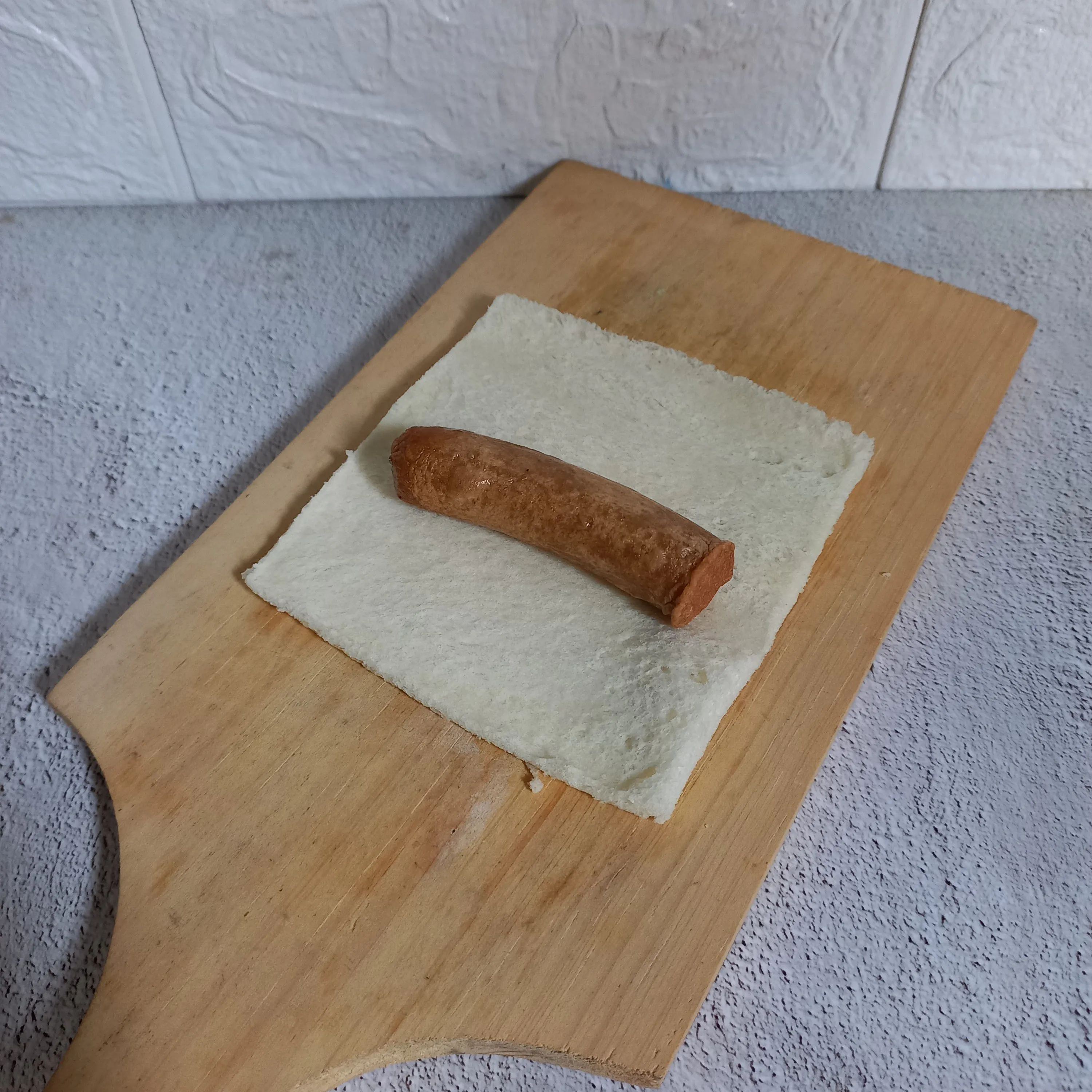 Step 2 Roti Isi Sosis Mayo