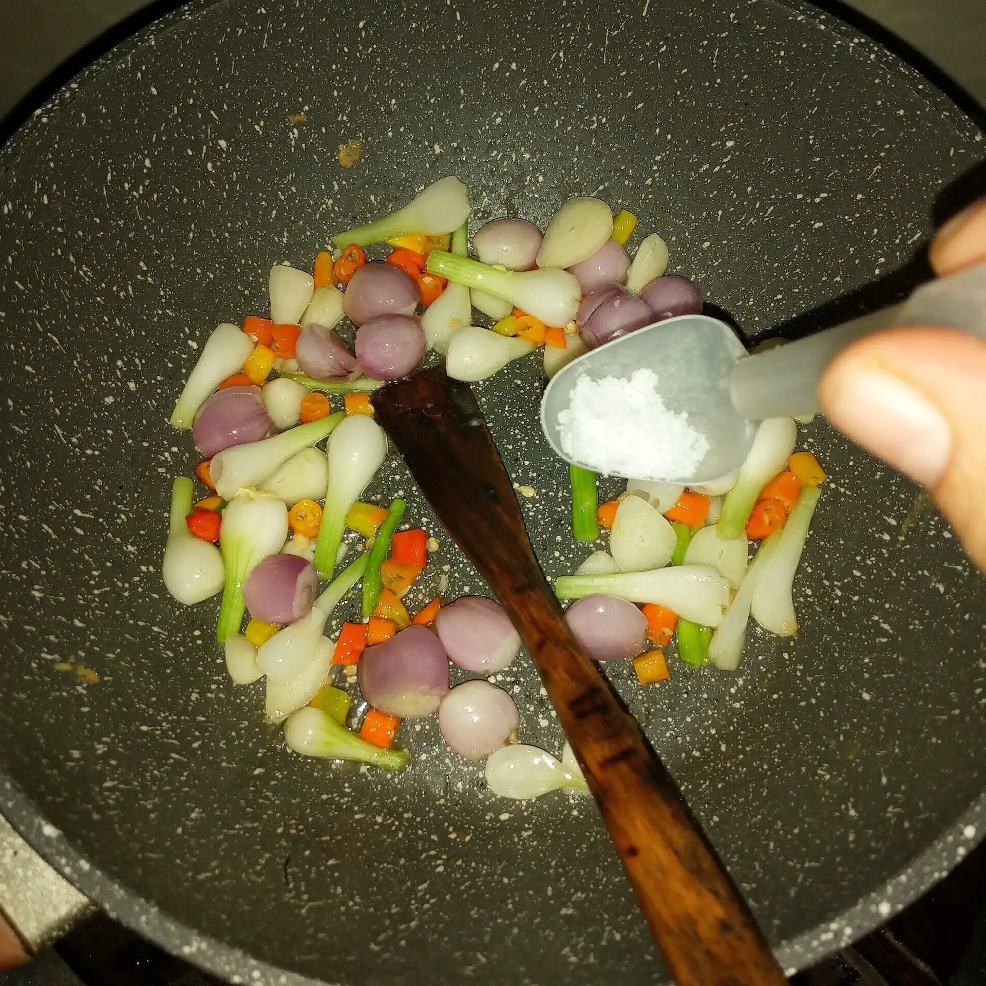 Step 4 Tumis Telur Bawang Lokio