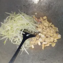 Masukkan tahu dan pepaya.