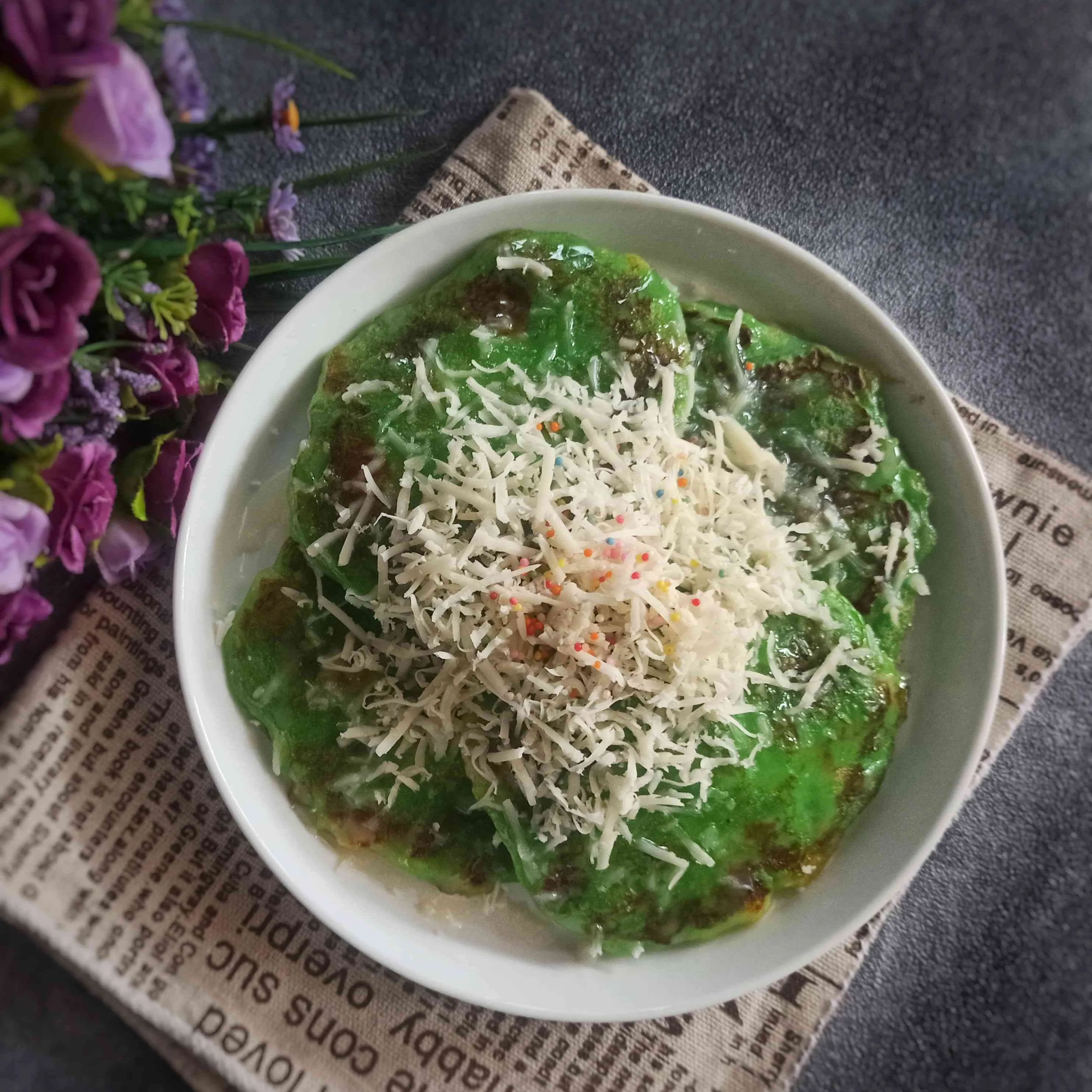 Lempeng Pisang Pandan Tabur Keju