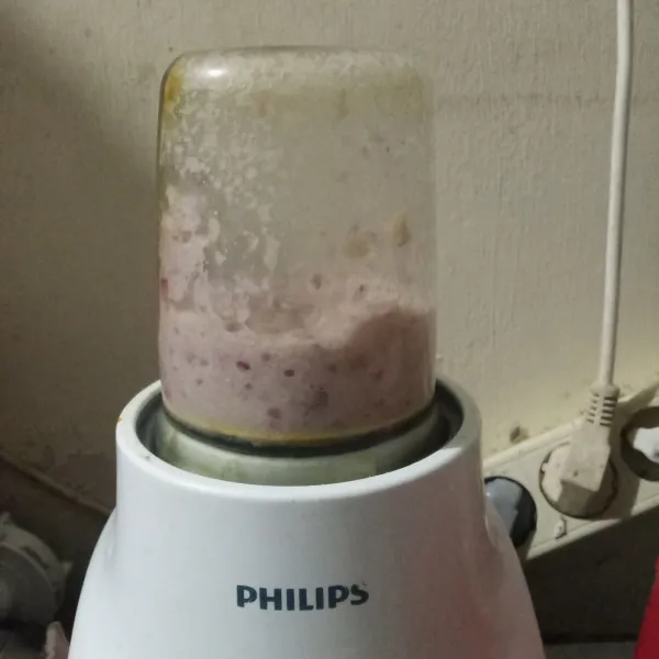 Blender semua bahan bumbu halus.