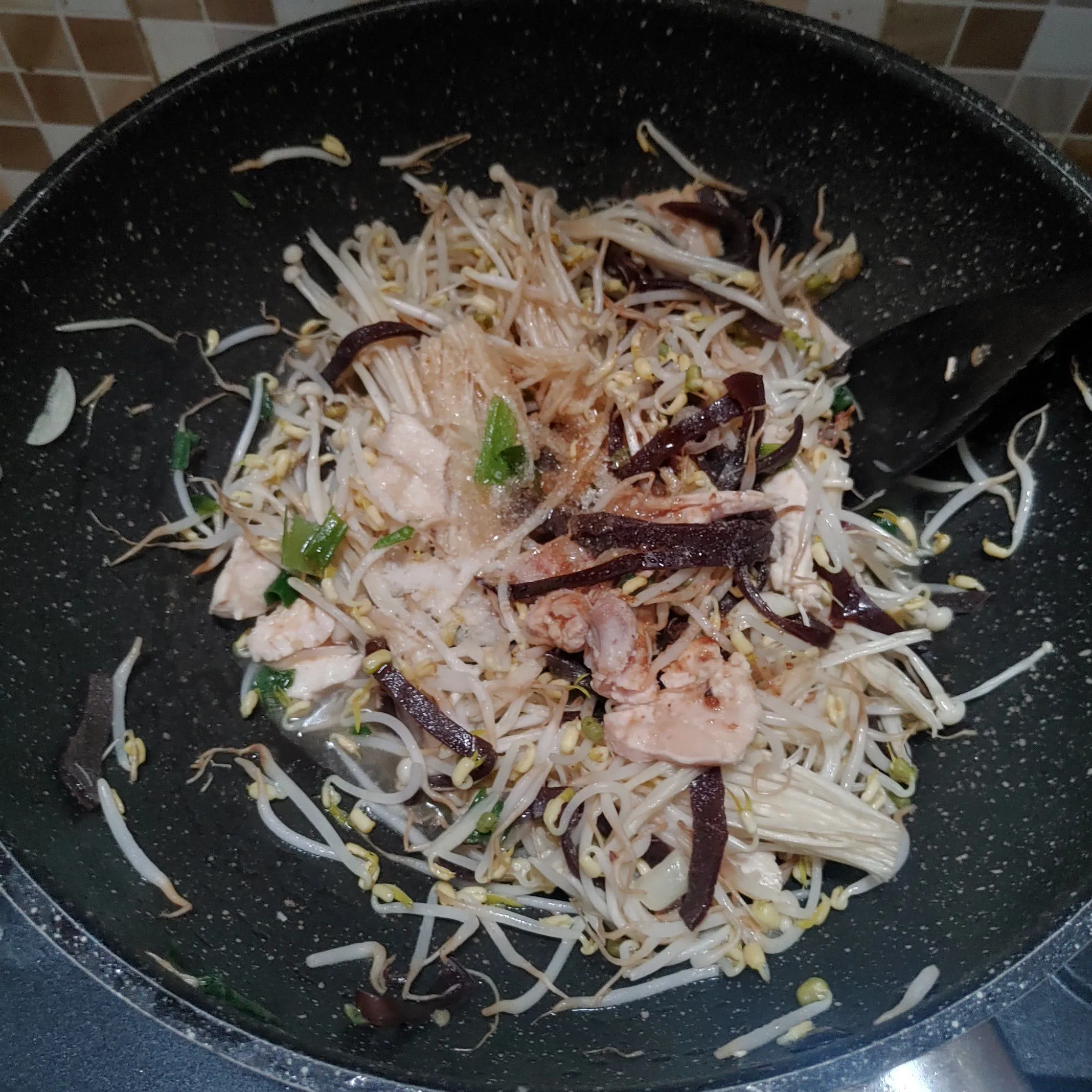 Step 5 Jamur enoki tumis
