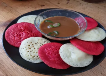 Serabi Kuah Merah Putih