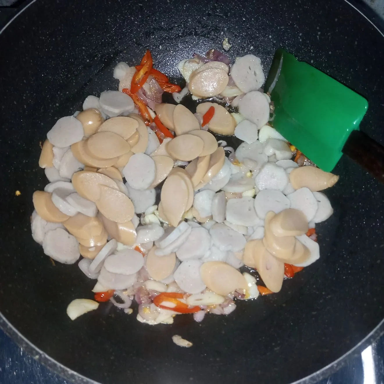 Step 2 Tumis Bakso Sosis Sawi