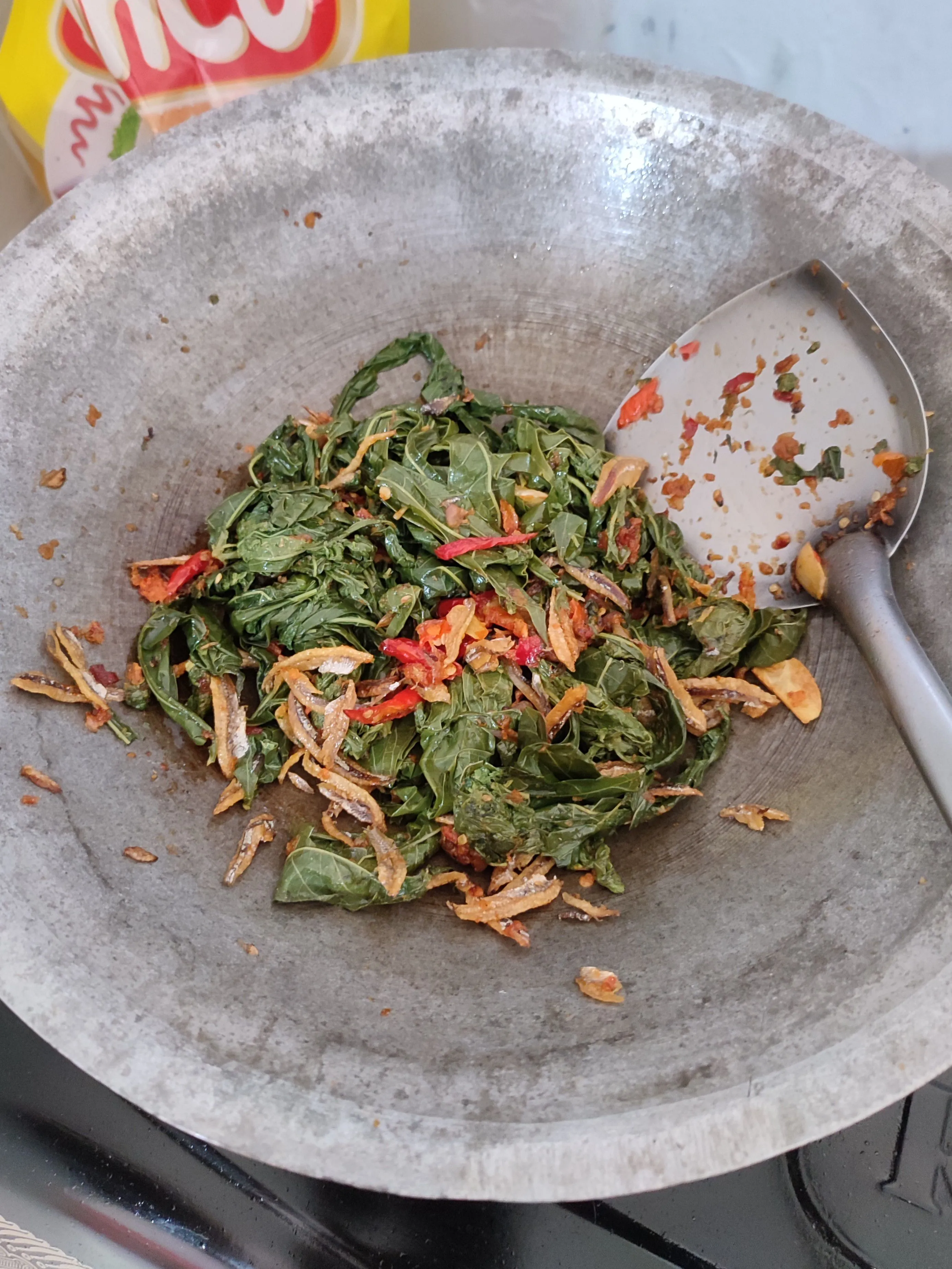 Step 5 Tumis Daun Ubi Teri Jengki