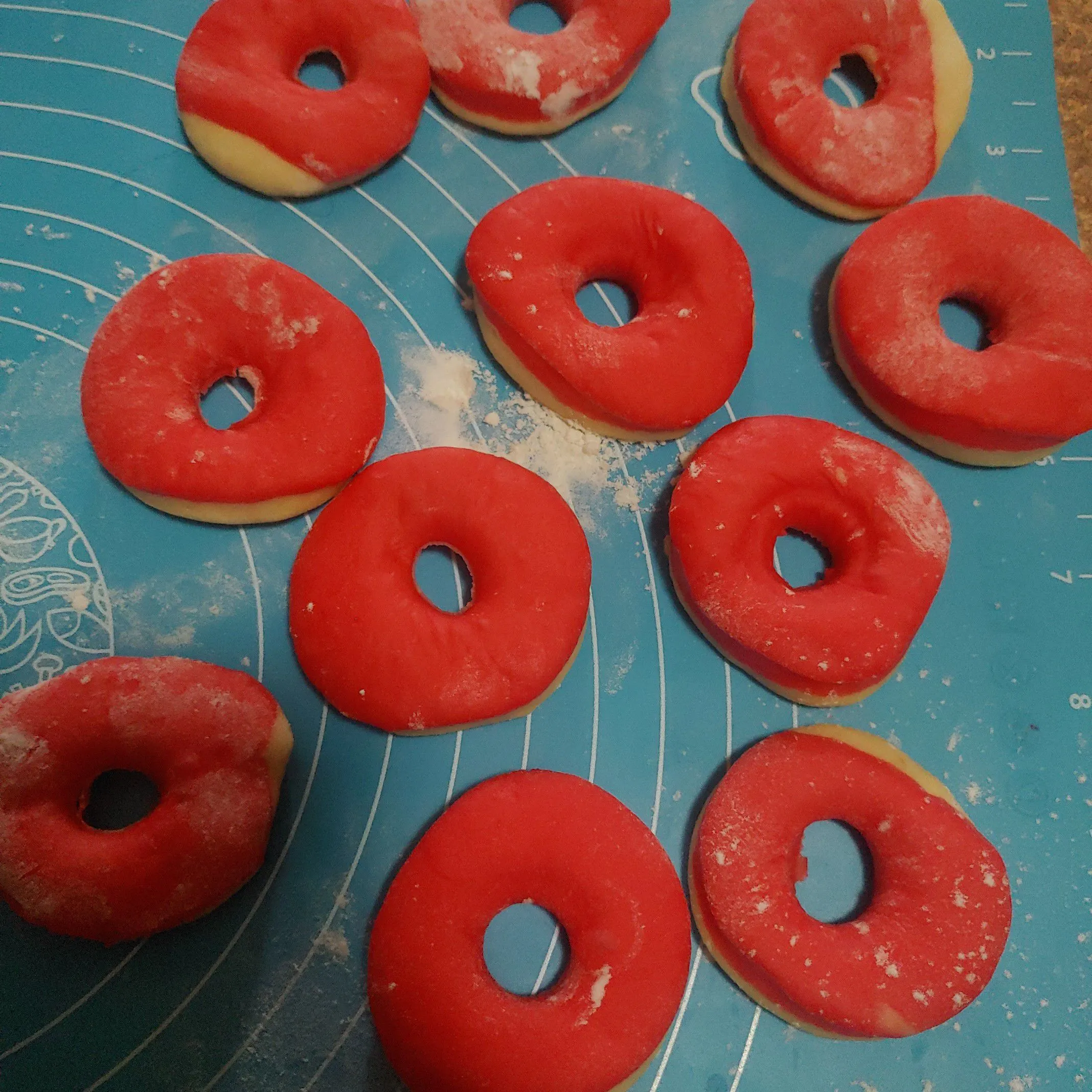 Step 7 Donat Merah Putih