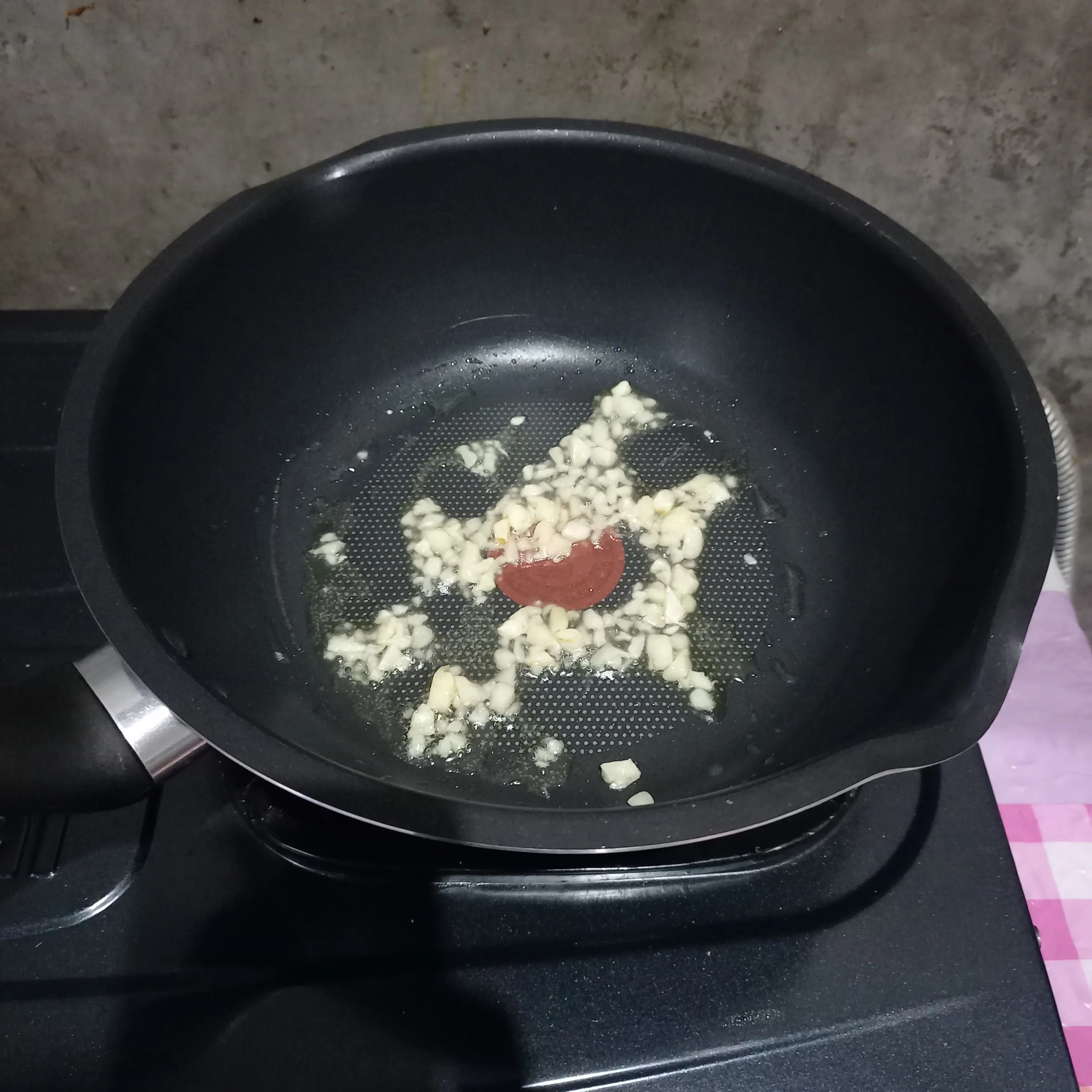 Step 2 Tumis Sosis dan Kol