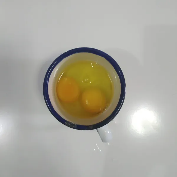 Pecahkan telur ayam