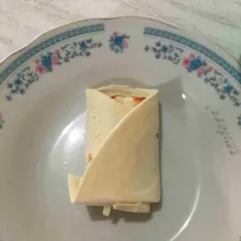 Kemudian lipat kulit kebab menutupi isiannya.
