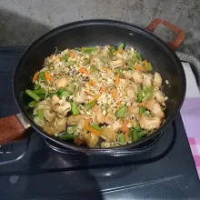 Terakhir masukkan tauge, lalu aduk dan masak sampai matang.