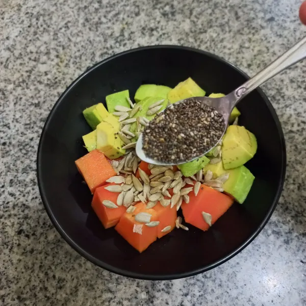 Tambahkan chia seeds.