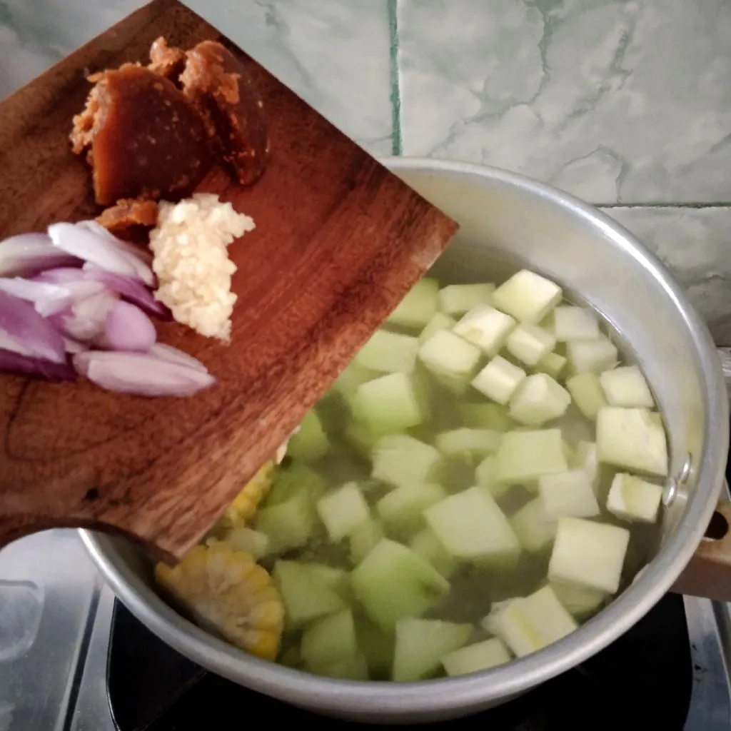 Step 3 Sayur Asam Bumbu iris