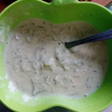 Masukkan ikan teri nasi dan air.