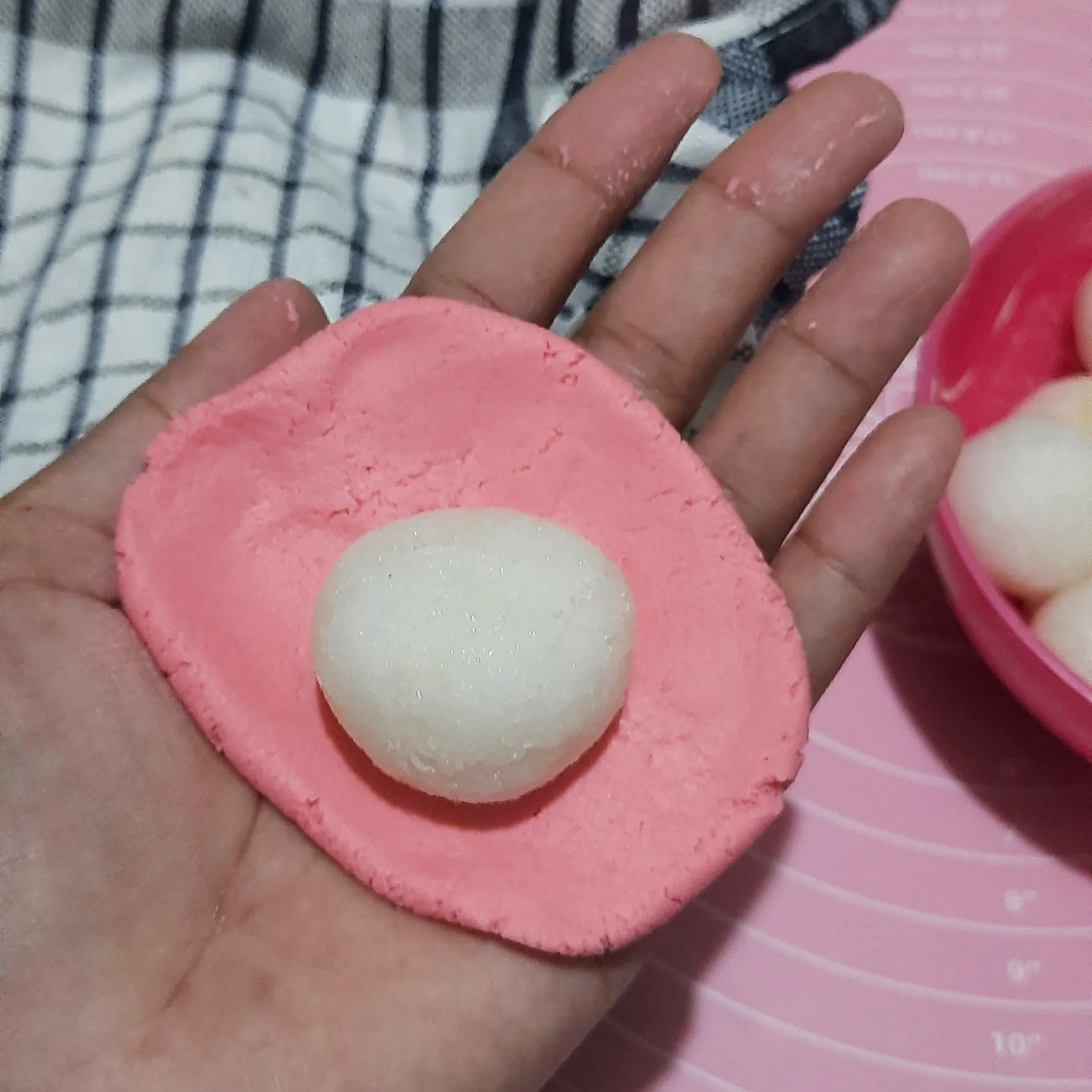 Step 4 Putri Mandi Merah Putih