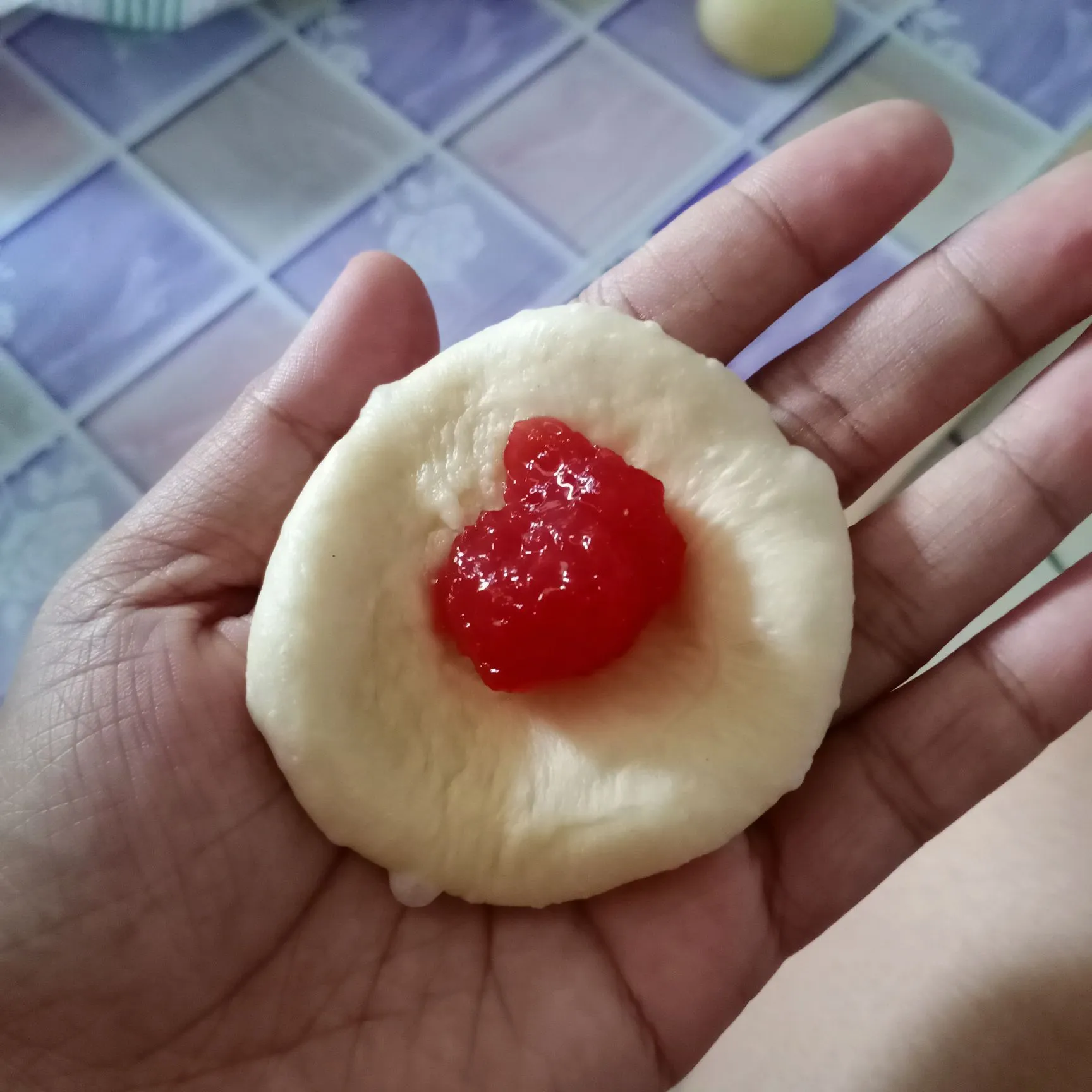 Step 6 Roti Sobek Isi Selai Strawberry