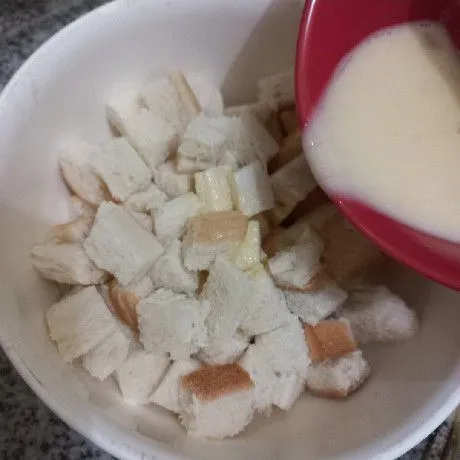 Step 4 Pizza Roti Pisang Cokelat Keju